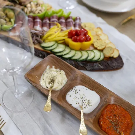 Luxury Irina With Private Heated Pool Apartmán