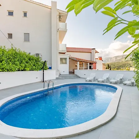 Luxury Irina With Private Heated Pool Apartmán *