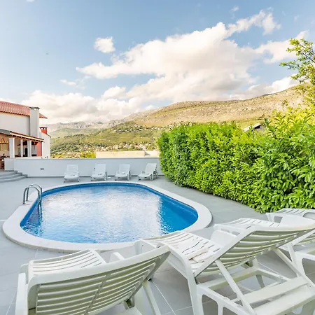 Luxury Irina With Private Heated Pool شقة *
